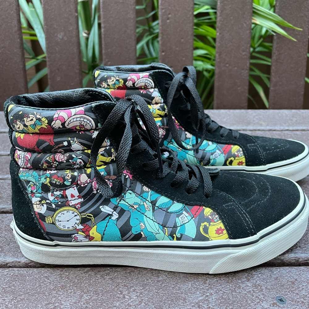 Disney Alice in Wonderland Rare SK-8 Hi Vans Size 7.5 Womens/6 Mens